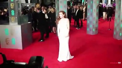 Exclu Vidéo : BAFTA Awards 2016 : Dakota Johnson et Alicia Vikander : Ultra Glamour !