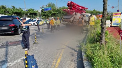 우회전하는 펌프카에 횡단보도 건너던 70대 사망 / YTN