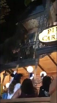 Vidéo : Quand Johnny Depp surprend les fans de Pirates des Caraïbes à Disneyland !