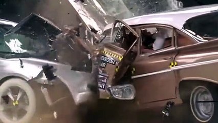 Crash test : que se passe-t-il quand une voiture de 2009 heurte une voiture de 1959 ?