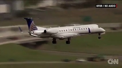 L'atterrissage effrayant de cet avion à cause du vent