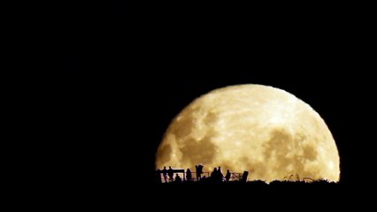Assitez à un lever de la lune !