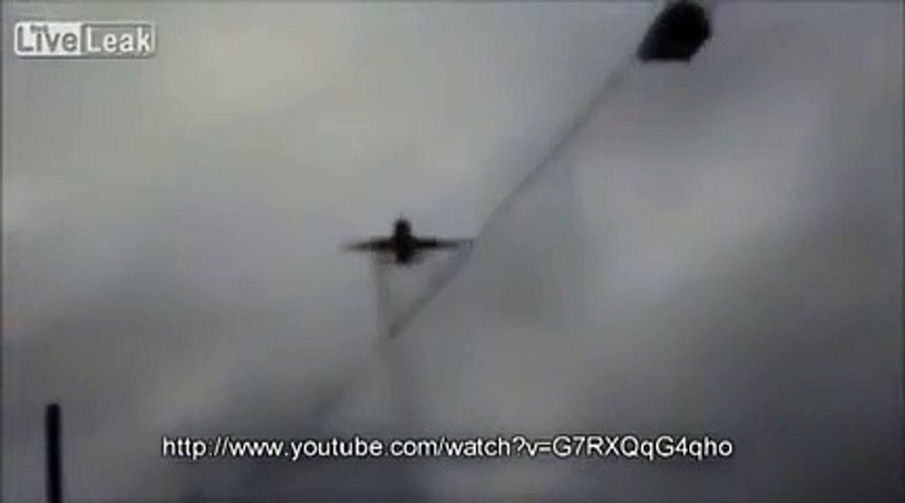 Un avion en feu survole Londres