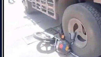 ललितपुर: ट्रक और बाइक की हुई भीषण भिड़ंत, दंपति की मौत मासूम घायल