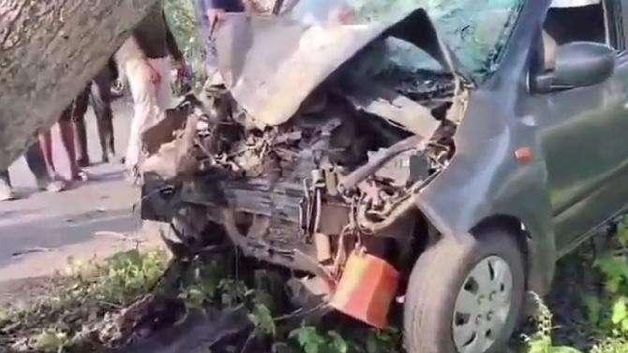 जुन्नारदेव: नींद के झोंके में पेड़ से टकराई कार, 4 गंभीर रूप से घायल