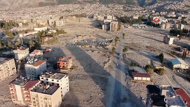 Hatay'da deprem sonrası enkaz kaldırma çalışmaları devam ediyor
