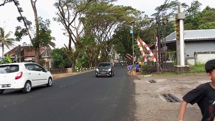 Bus teloletnya gak bunyi euy lah