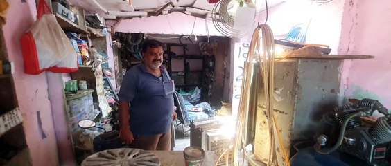 पट्टियां हटाकर दुकान से साढ़े तीन लाख के टायर व सामान चोरी