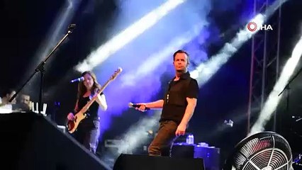 Emre Aydın 'Bursa’da sahne almak keyifli' dedi, talihsiz anlar yaşandı!