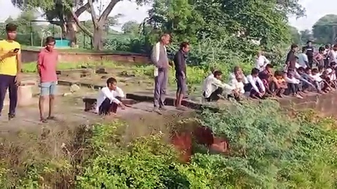 पुकारते रह गए परिजन और जच्चा की बावड़ी में कूद...