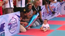 Çatalca Belediyesi Erguvan Festivali'nde Bebek Emekleme ve Börek Yarışmaları Düzenlendi