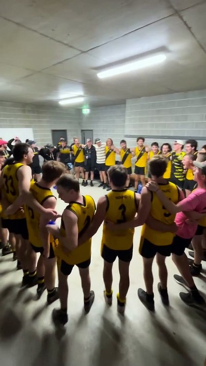 Northern Districts celebrate winning 2023 AFL South Coast prelim final
