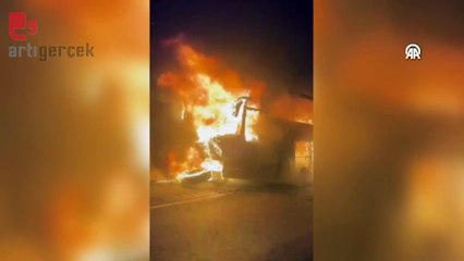 Sivas'ta seyir halindeki yolcu otobüsü yandı: Yolcular tahliye edildi