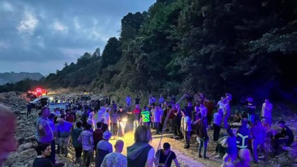 Fındık işçilerini taşıyan traktör devrildi, 15 işçi yaralandı