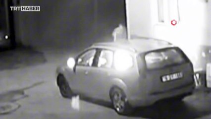 Bursa'da husumetlisinin aracını önce taşladı sonra yaktı