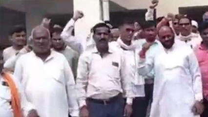 Descargar video: खंडवा: मामूली विवाद में युवक की पीट पीट कर हत्या, इलाके में फैली सनसनी