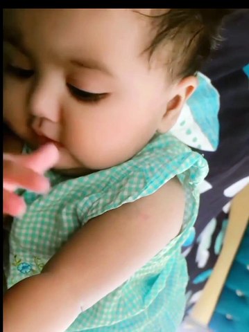 Cute baby hii good 