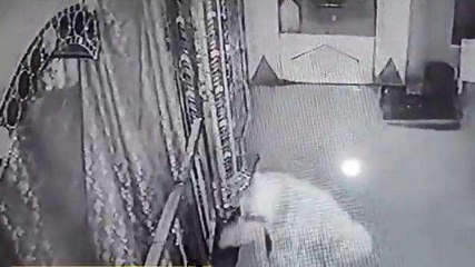 इंदौर: मंदिर में चोरों ने बोला धावा, वारदात CCTV में हुई कैद
