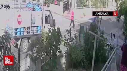 Antalya'da çocuğun kullandığı motosiklet, bir başka çocuğa çarptı