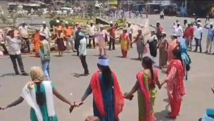 ఆదిలాబాద్: సమగ్ర శిక్ష ఉద్యోగుల మానవహారం