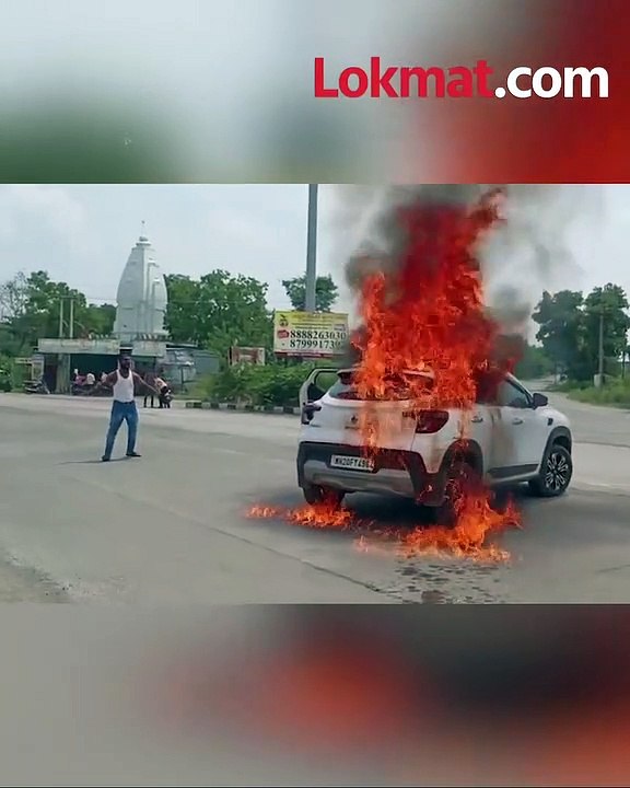 सरपंचाने स्वतःची कार जाळून केला