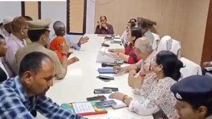 गोण्डा: लापरवाही बरतने पर हल्का लेखपाल को निलंबित करने का मंडलायुक्त ने दिया निर्देश
