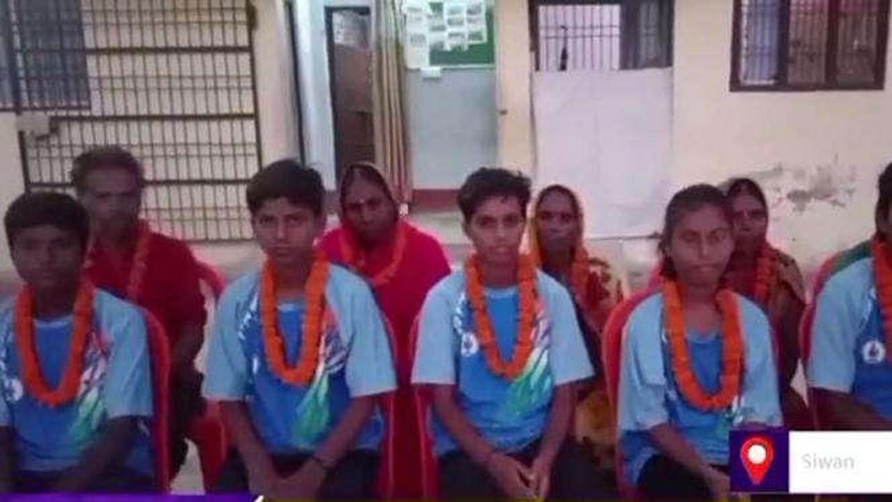 सिवान की बेटियां अब पंजाब में लहराएगी परचम, फुटबॉल प्रतियोगिता मे हिस्सा लेने टीम रवाना