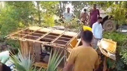 जहानाबाद: तेज रफ्तार ट्रक ने ऑटो में मारी जोरदार टक्कर, दो लोग घायल