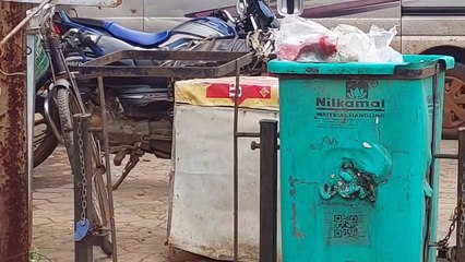 शहर की सफाई व्यवस्था चौपट, कहीं डस्टबिन गायब तो कहीं सडक़ पर बिखरा कचरा