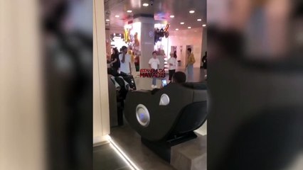 İstanbul'da bulunan bir alışveriş merkezinde taciz anları kaydedildi