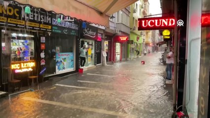 Uşak'ta şiddetli yağmur ve dolu etkili oldu