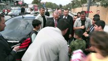 LE PRÉSIDENT ERDOĞAN A DISTRIBUÉ DES JOUETS AUX ENFANTS ET A PARLÉ AVEC LES ENVIRONS