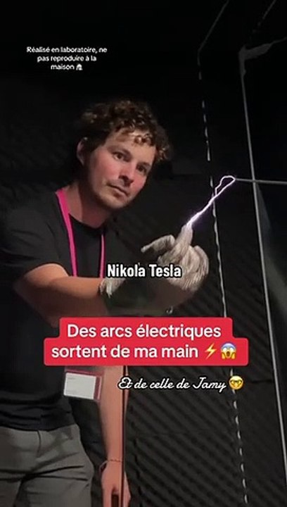 Aimerais-tu tenter l’expérience ? ⚡️ experience réalisée en laboratoire, ne pas essayer de reproduire à la maison #sciences #physiquechimie