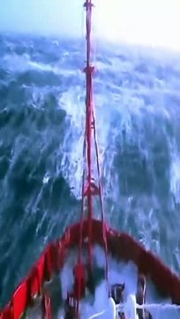 Unbelievable! Massive Ship Confronts Monstrous Wave and Survives! #extremeweather