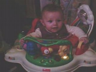 Léa dans son jumperoo