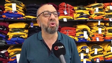 Çarşı pazarda okul kıyafeti alışverişi telaşı