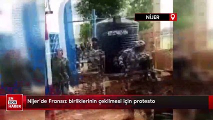 Nijer’de Fransız birliklerinin çekilmesi için protesto
