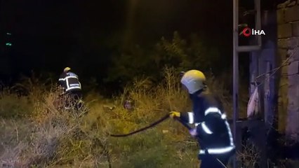 Erzincan'da içerisinde mutfak tüpleri bulunan metruk ev yandı