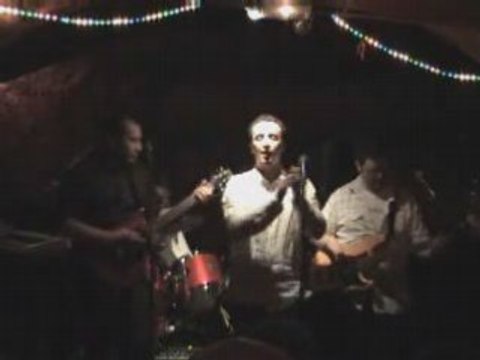 Distant Earth - Tie your mother Down (Queen Cover)