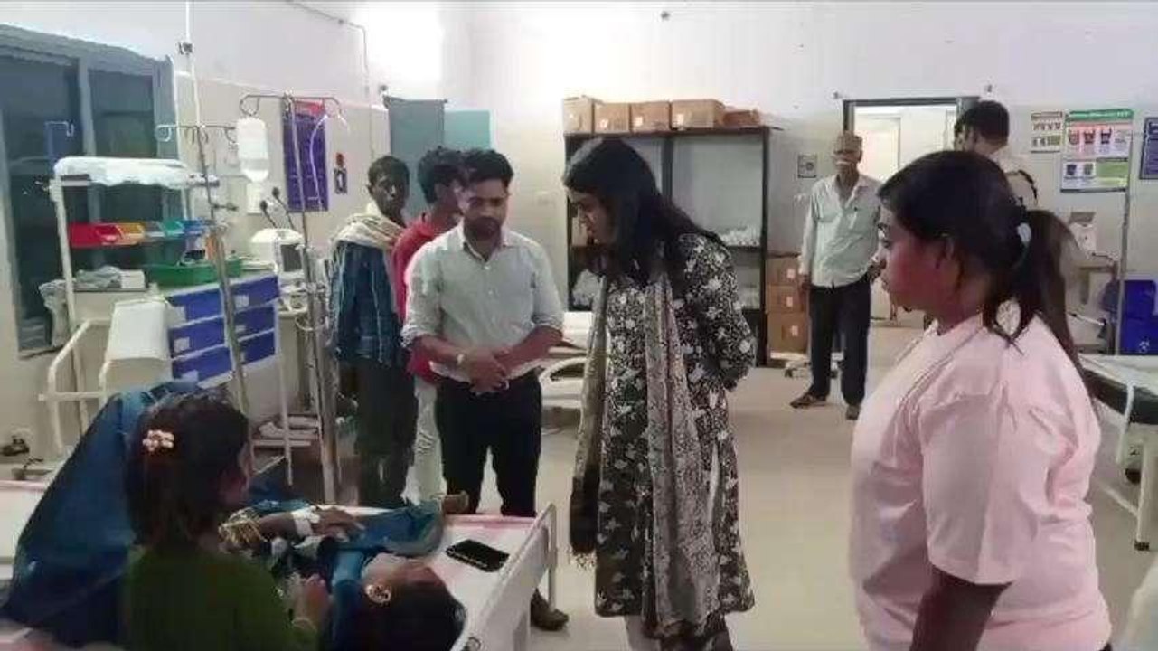 नरसिंहपुर: घायल मरीजों को देखने पहुंची कलेक्टर,दिये आवश्यक दिशा निर्देश