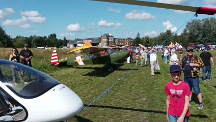 Loty "Antkiem", dobra zabawa, mnóstwo gości. To Fly Day na lotnisku w Dąbiu