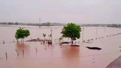 అనంతపురం జిల్లా: ఎస్.తిమ్మాపురం గ్రామాన్ని చుట్టుముట్టిన వరద