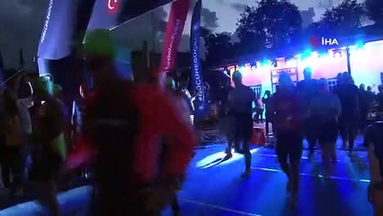 Le maire d'Ümraniye, İsmet Yıldırım, a concouru dans le Bosphore