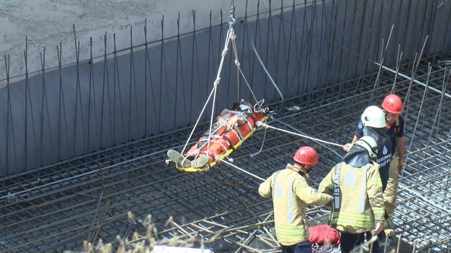 Üzerine inşaat demiri düşen işçi yaralandı