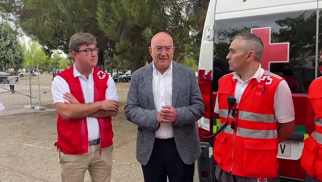 Visita de Carnero a las instalaciones de la Cruz Roja