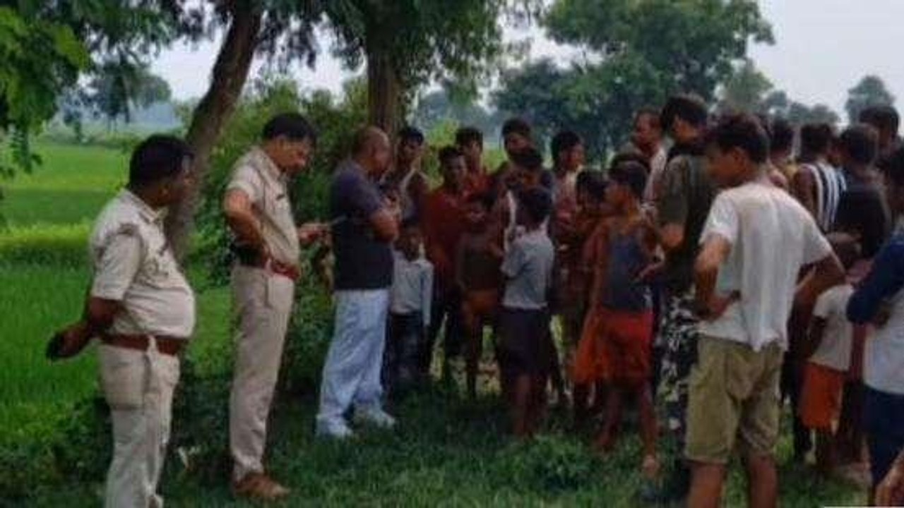 सीतामढ़ी: बीच सड़क पर कुख्यात अपराधी के भाई को अपराधियों ने मारी गोली, हालत नाजुक