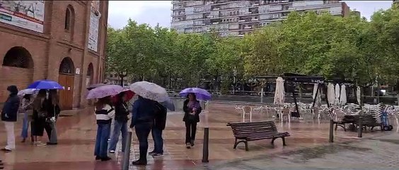 Colas en la plaza de Toros de Valladolid tras la cancelación de la corrida de rejones
