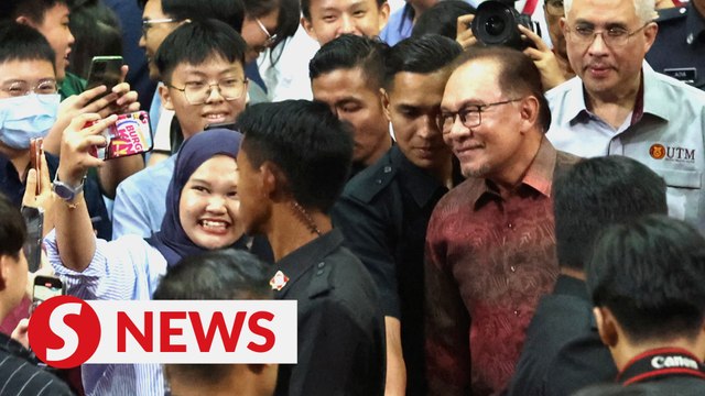 Youngsters can help govt fend off accusations, says PM