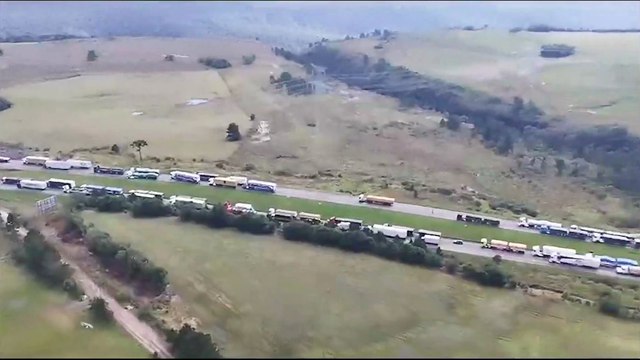 Imagens aereas mostram trecho do engavetamento na BR-277