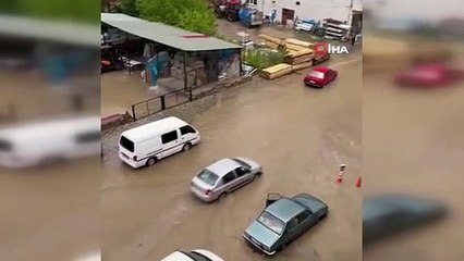 Adana'da yağmur sele neden oldu